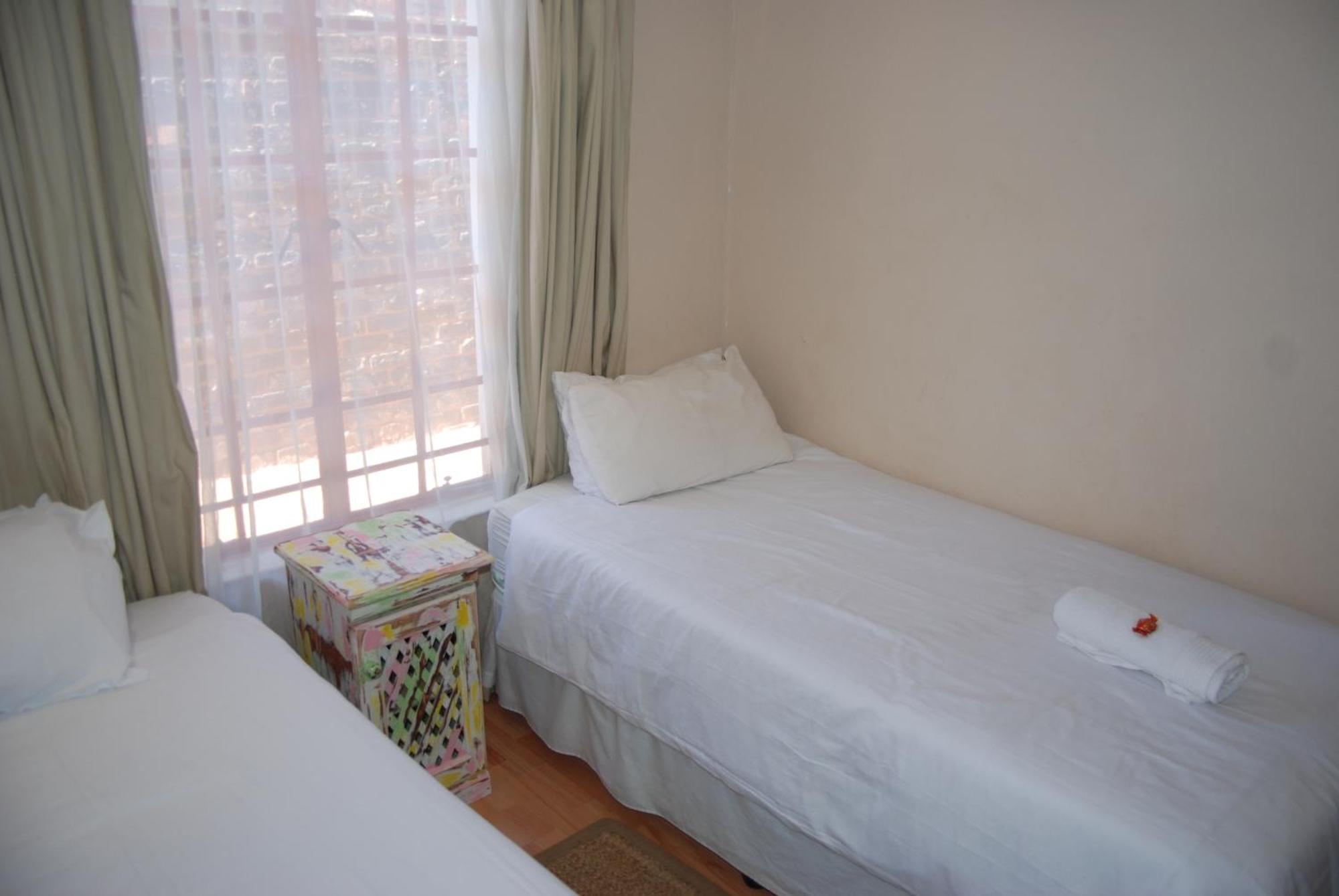 קמפטון פארק Journey'S Inn Africa Airport Lodge חדר תמונה